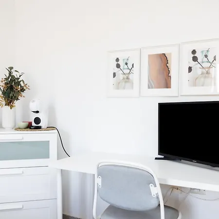 Гостевой дом Eden 104 Surfy Stylish Bed&coffee Balcony